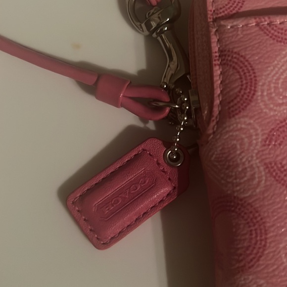 🎉LIKE NEW🎉 Pink Coach Wristlet Wallet - Picture 3 of 5
